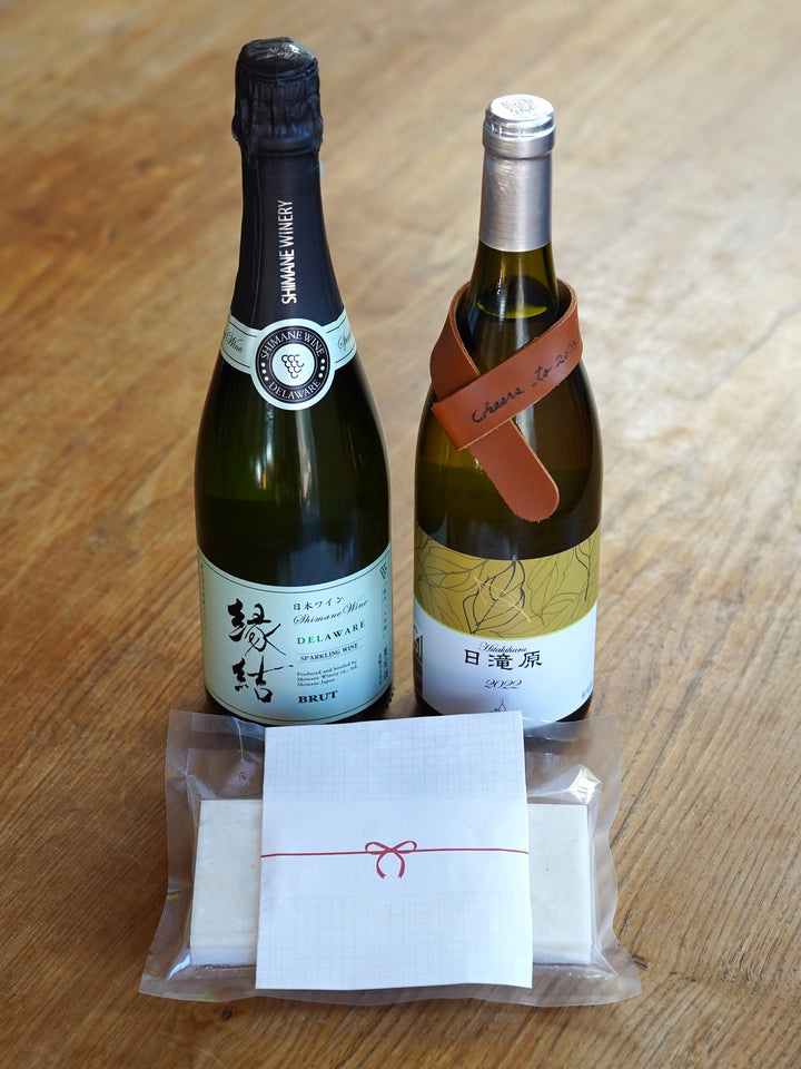 新春に飲みたい日本ワイン2本と合鴨農法米のお餅のセット